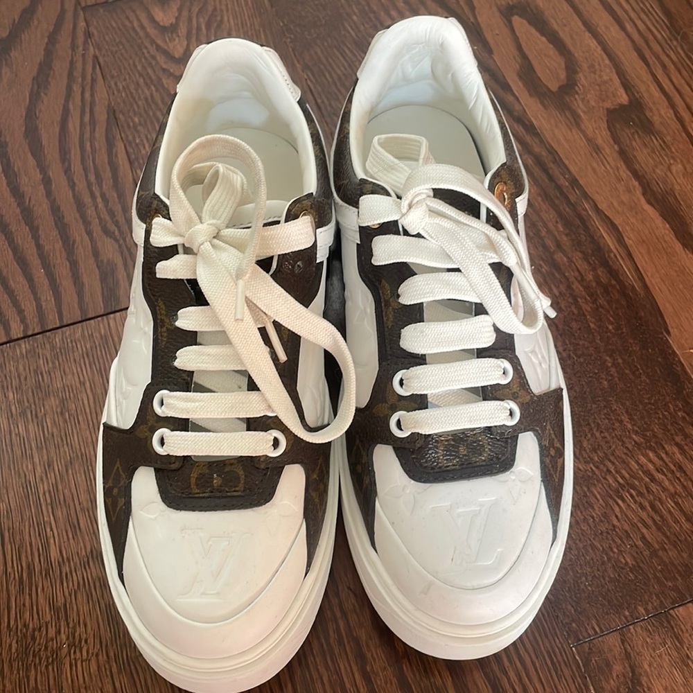 Women’s Size 7 Authentic Louis Vuitton Sneakers